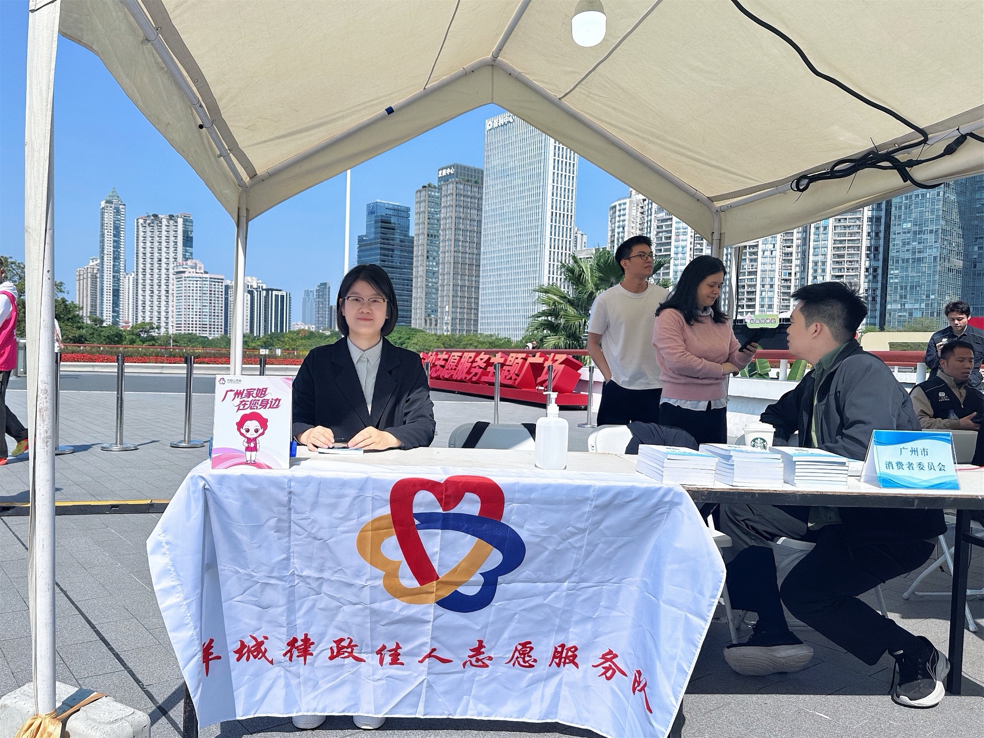 律政佳人闪耀“她经济”市集 | 我所徐梦婷律师的妇女节公益值班记